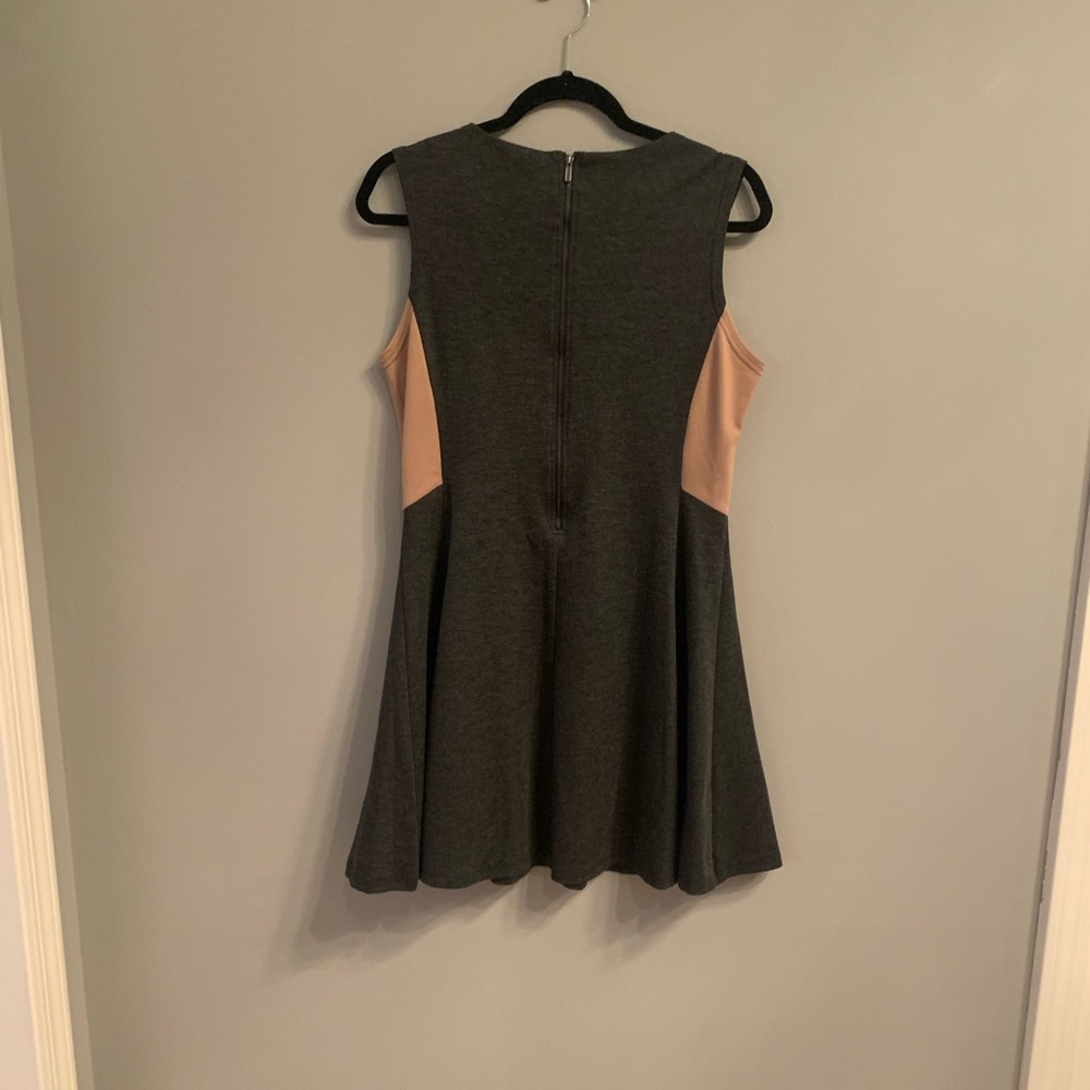 Gray/tan/black a line dress in great condition with a back zipper - Picture 4 of 7